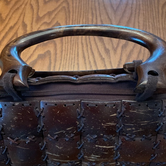 Coconut Laced Wooden Handles Handbag - Picture 6 of 11